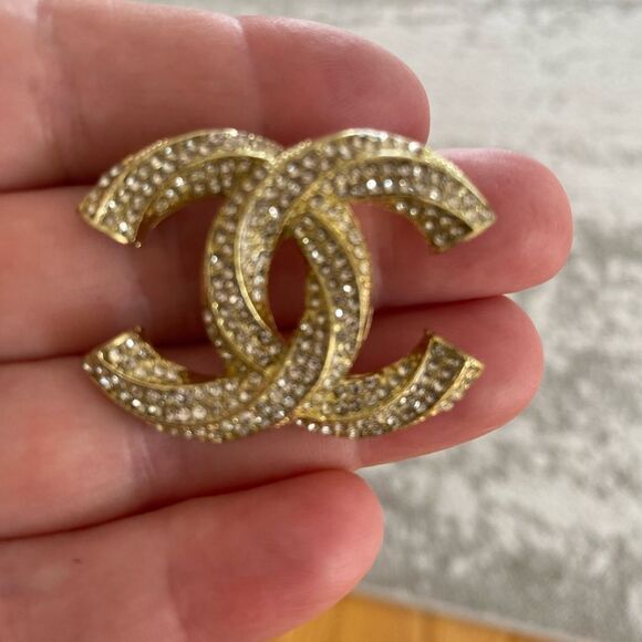 Classic Brooch - Picture 9 of 11